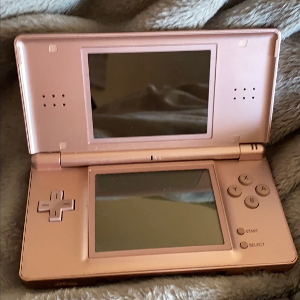 Rose Gold Nintendo DS Lite